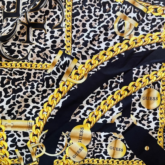 Vintage Scarf Lock and Chain print by Guess 90s chic - Picture 1 of 6